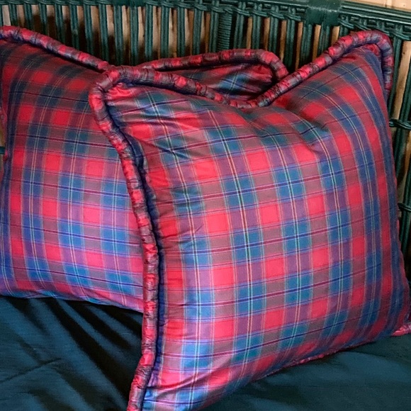 Custom Euro size shams & pillows. Sold as a pair - Picture 3 of 12